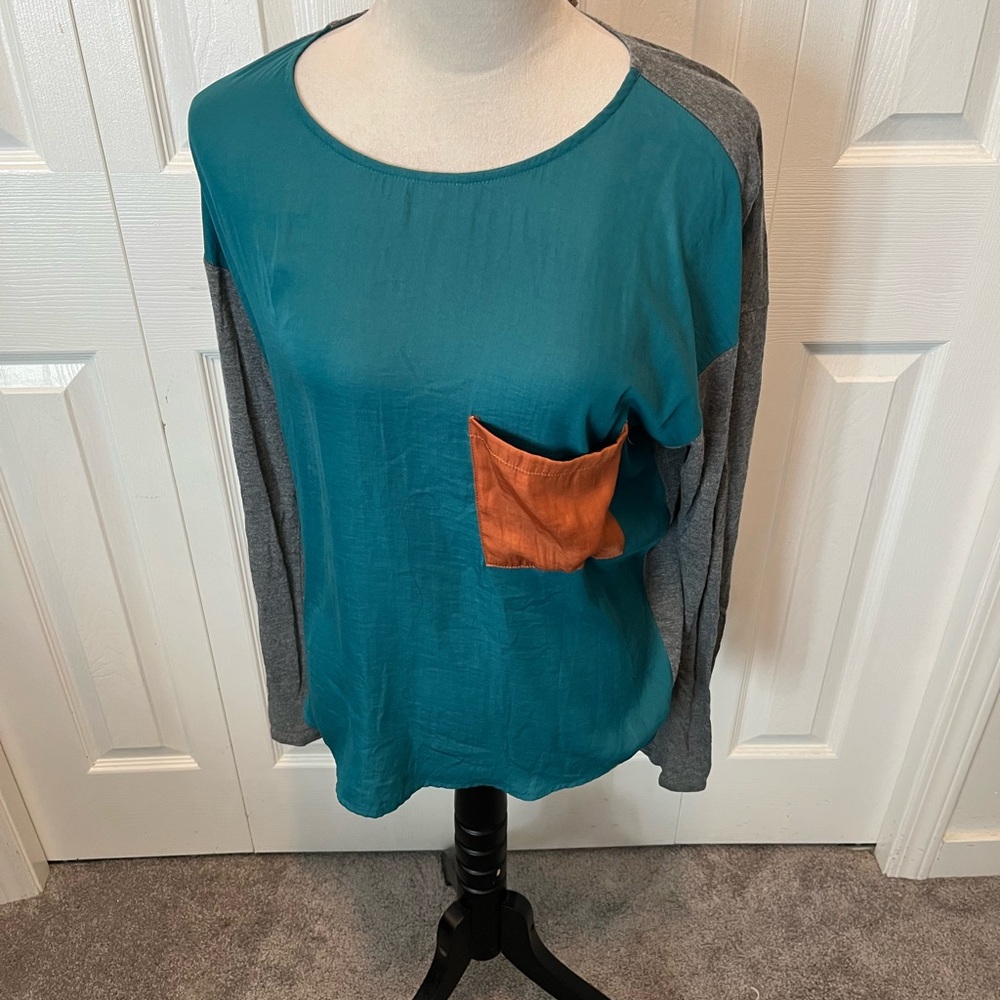 Dolan Left Coast Collection size L Teal and Gray Women's Top with Orange Pocket